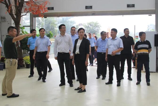 陕西省西安市阎良区领导一行考察夏溪花木市场