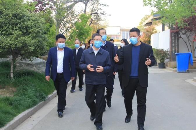 省高院党组副书记、副院长茅仲华一行考察调研夏溪花木市场