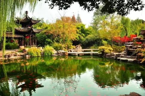 中国园林一直作为中国传统文化的重要载体，园林设计中十大特点值得借鉴