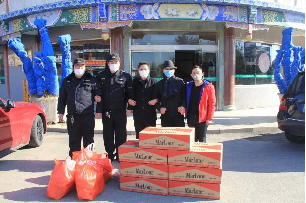 市场园艺村商户慰问抗疫一线工作人员——打赢这场疫情防控阻击战！